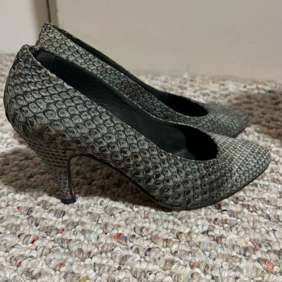 Prada Vintage Python Scales Skin Leather Pumps- Size 35 - Picture 1 of 8